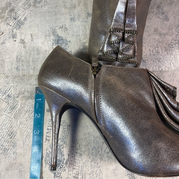 Elizabeth and James Open Toe Ruffled Front Zipper Trim - Picture 13 of 13